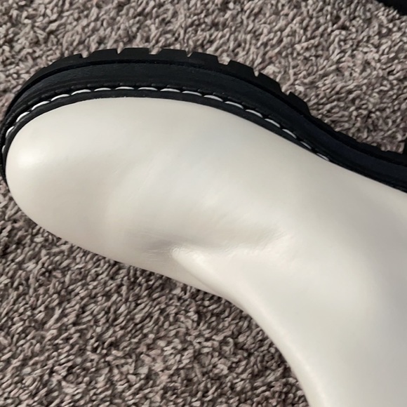 Marc Fisher Chelsea Boot in White Leather 8 1/2 color white and black - Picture 8 of 10